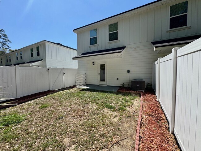 Building Photo - 272 The Prado