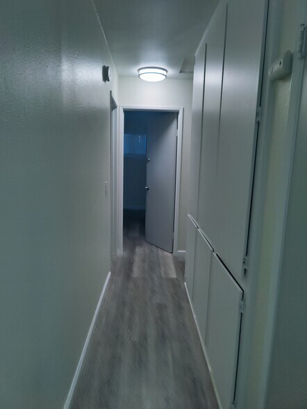 Hallway to the bedrooms - 52800 Avenida Navarro