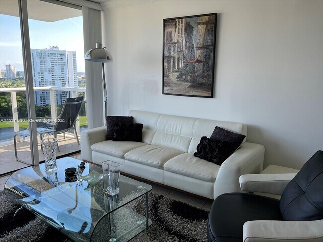 Building Photo - 3625 N Country Club Dr