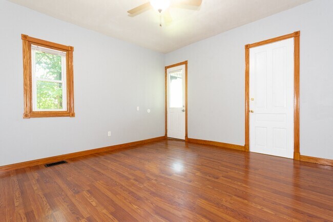 Building Photo - 929 S English Ave