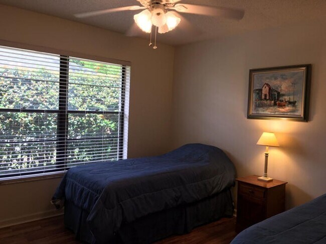 Building Photo - 745 Juniper Pl