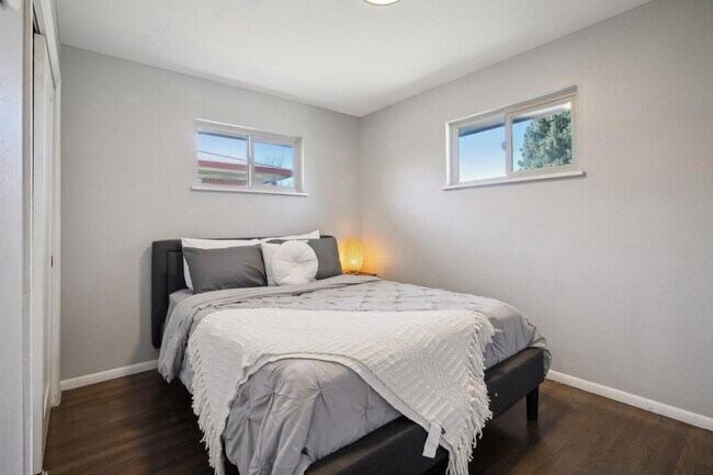 Building Photo - 3310 Ivy St