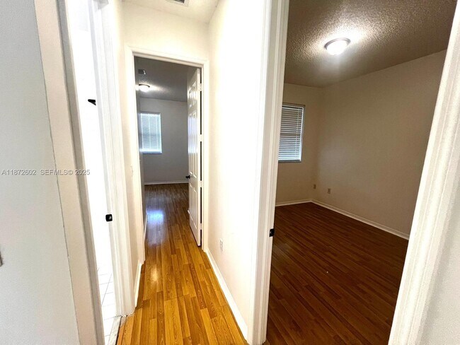 Building Photo - 955 NE 42nd Terrace