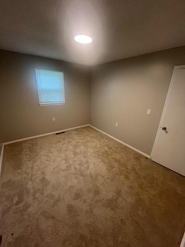 Building Photo - 230 NE 85th Rd