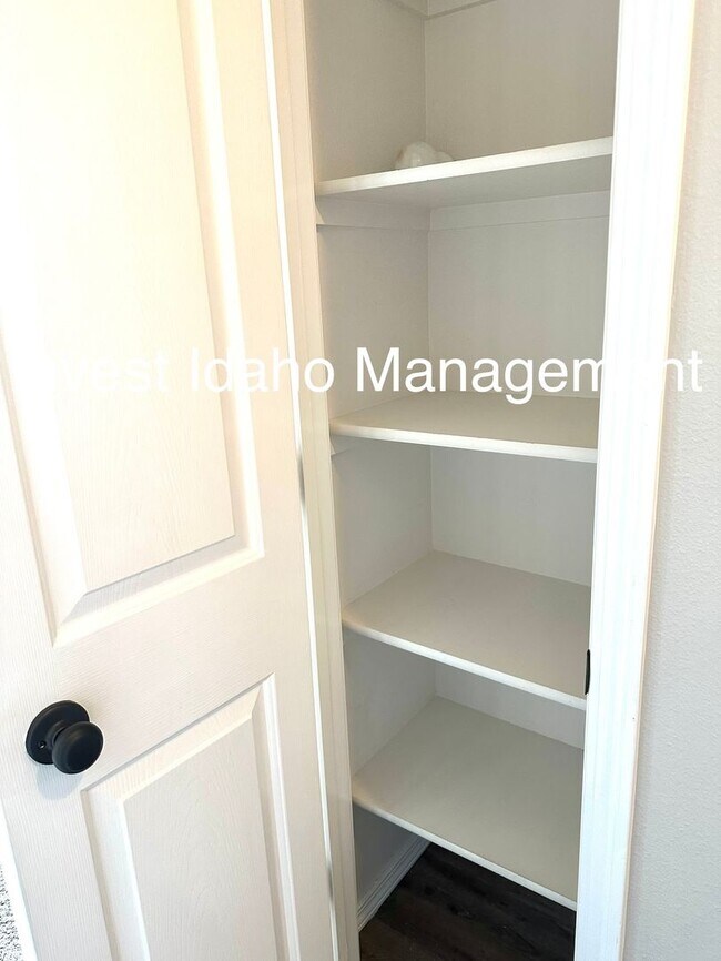 Building Photo - 4 Bedroom 2 Bath Home in Northwest Boise available soon!