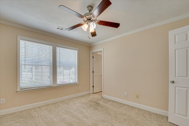 Building Photo - 150 Village Run