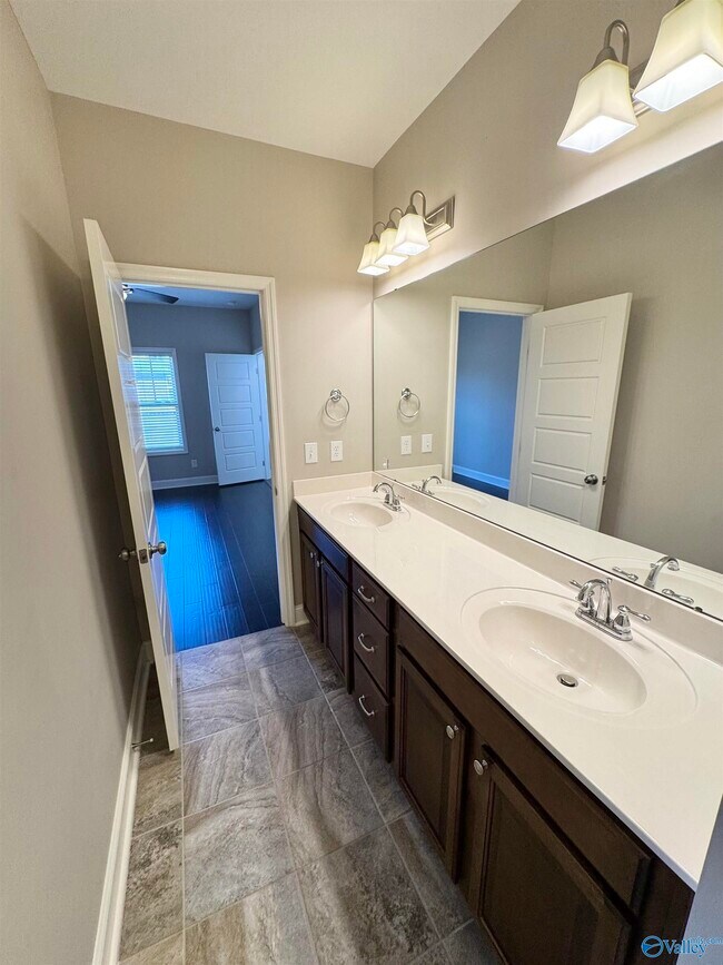 Building Photo - 109 Stonebury Ct