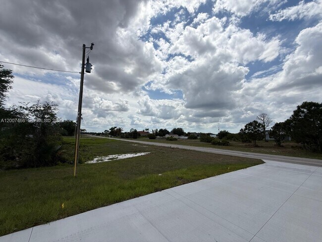 Building Photo - 1089 Eisenhower Blvd