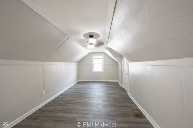 Building Photo - 1415 W Pruitt St