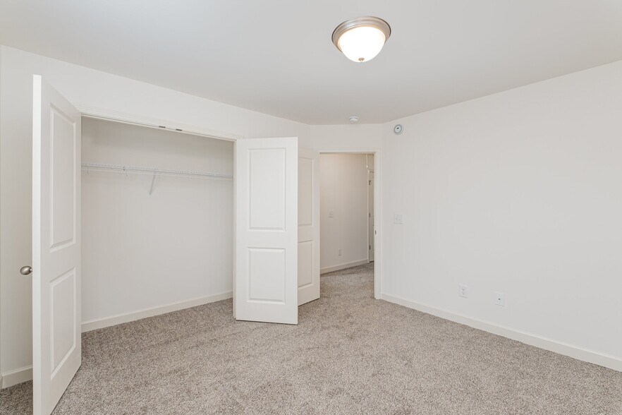 Building Photo - 1706 Lone Jack Ln