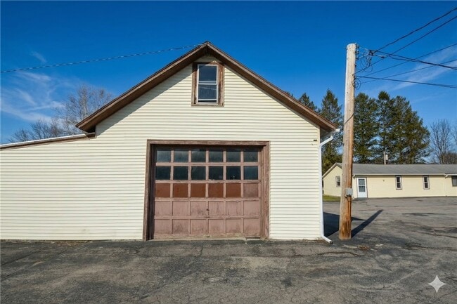 Building Photo - 4395 Nine Mile Point Rd - Unit N Rd