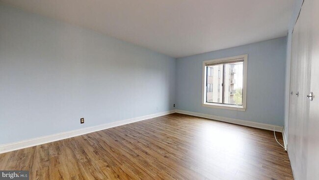 Building Photo - 3100 S Manchester St