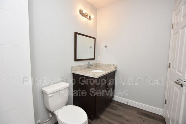 Building Photo - 525 Albatross Dr