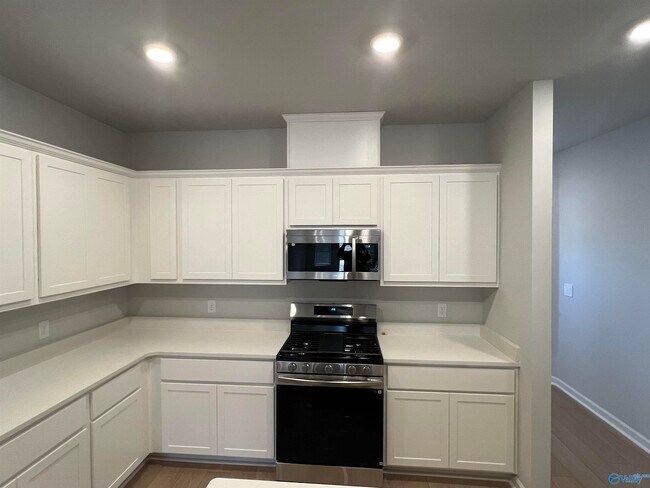 Building Photo - 184 Little Britain St