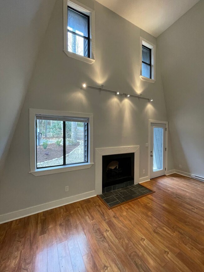 Building Photo - Fairview Rental!