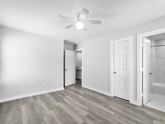 Building Photo - 8217 Crestview Dr