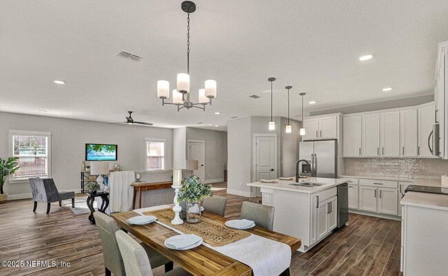 Building Photo - 1328 6th Ave N