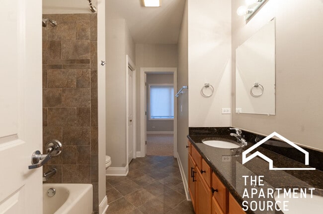 Building Photo - 7008 W Medill Ave