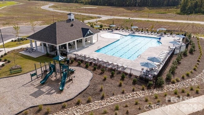 Building Photo - 1720 Vanderlyn St