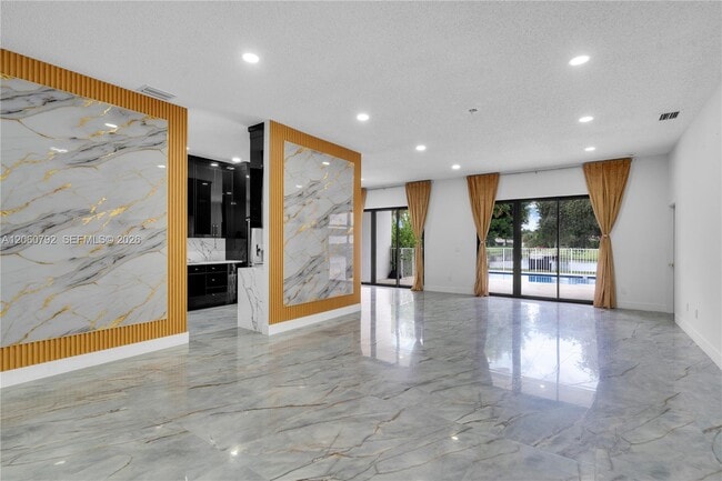Building Photo - 758 Lake Wellington Dr