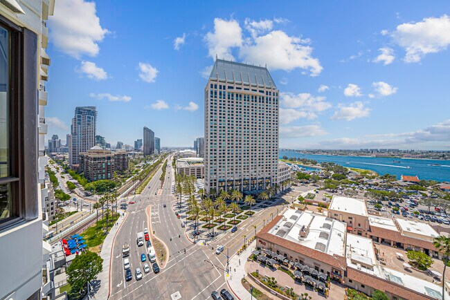 Building Photo - 700 W Harbor Dr