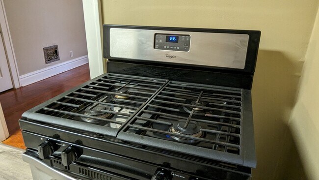 Building Photo - 5042 Mardel Ave