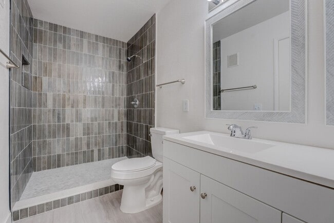 Building Photo - 3060 Tarpon