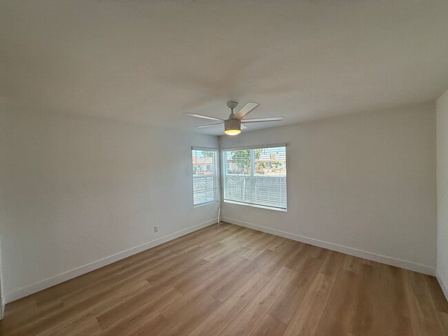 Building Photo - 4960 Rockford Dr