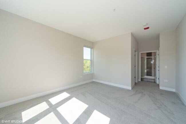 Building Photo - 2 bedroom in OAKBOOK TERRACE IL 60181