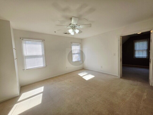 Building Photo - 236 Flagstone Way