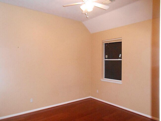 Building Photo - 6 Windfern Pl