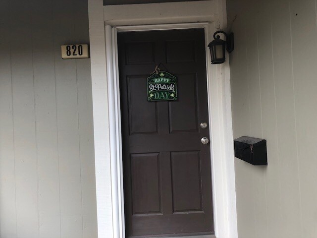 Building Photo - Single Level 4 Bedroom with a Lovely Backyard!! Co signers are accepted ~ Near SSU