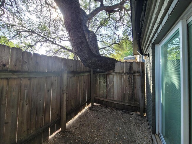 Building Photo - 2308 Barton Village Cir