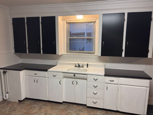 Building Photo - 47 Elkins St