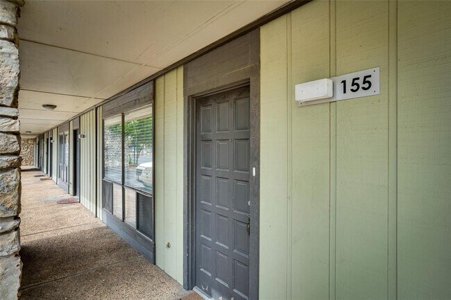 Building Photo - 500 E Riverside Dr