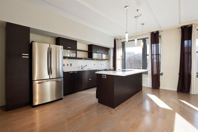 Building Photo - 915 Olive St