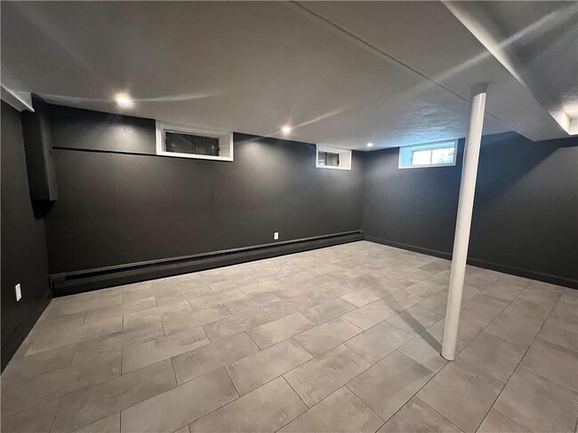 Building Photo - 143 Greenmeadow Cir