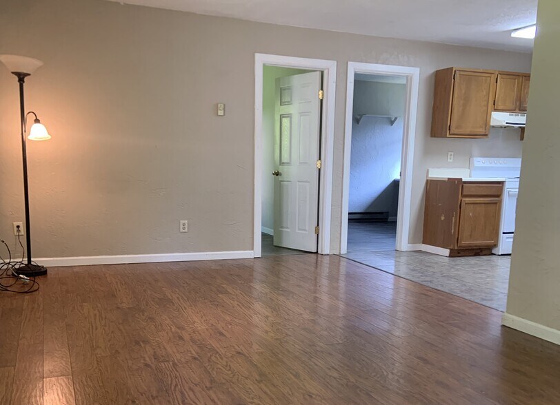 Building Photo - 604 Cayton St