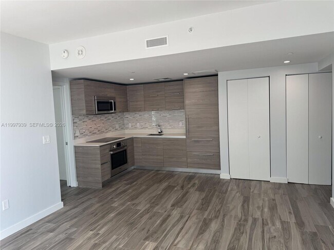 Building Photo - 1300 S Miami Ave