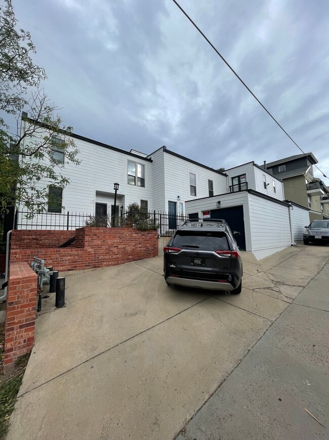 Building Photo - 2116 W 31st Ave