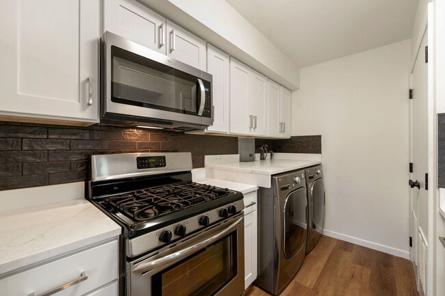 Building Photo - 1481 Quaker Ln