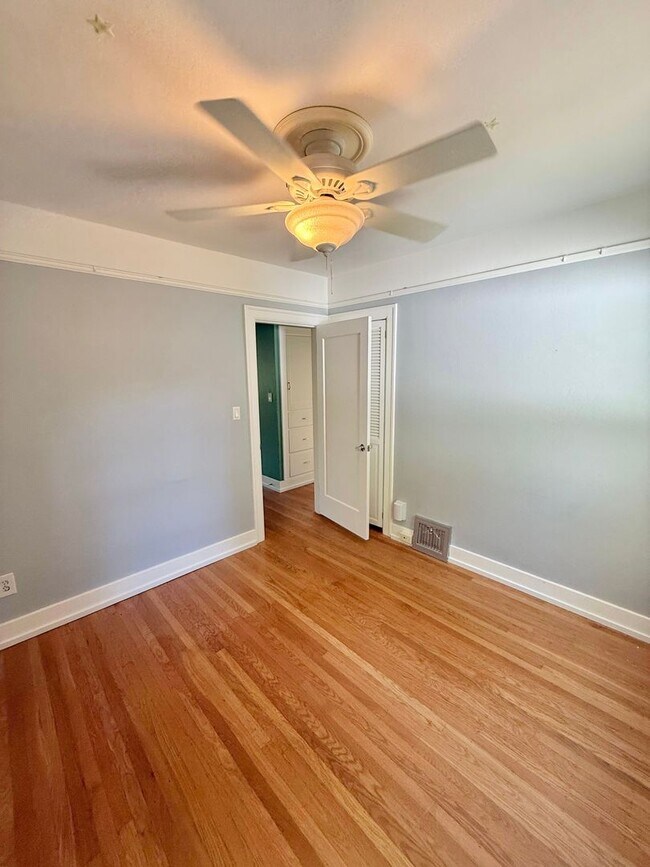 Building Photo - Stylish 3-Bed, 2-Bath Home in the Heart of...