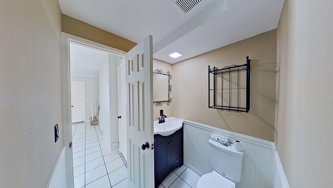 Building Photo - 4546 Jamestowne
