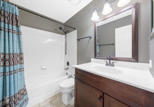 Building Photo - Schaumburg Two Story Two Bed Townhome