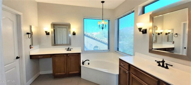 Building Photo - 3741 N Ladera Cir