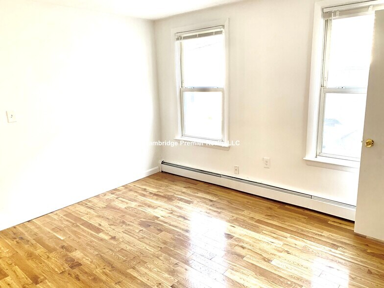 Building Photo - 420 Norfolk St