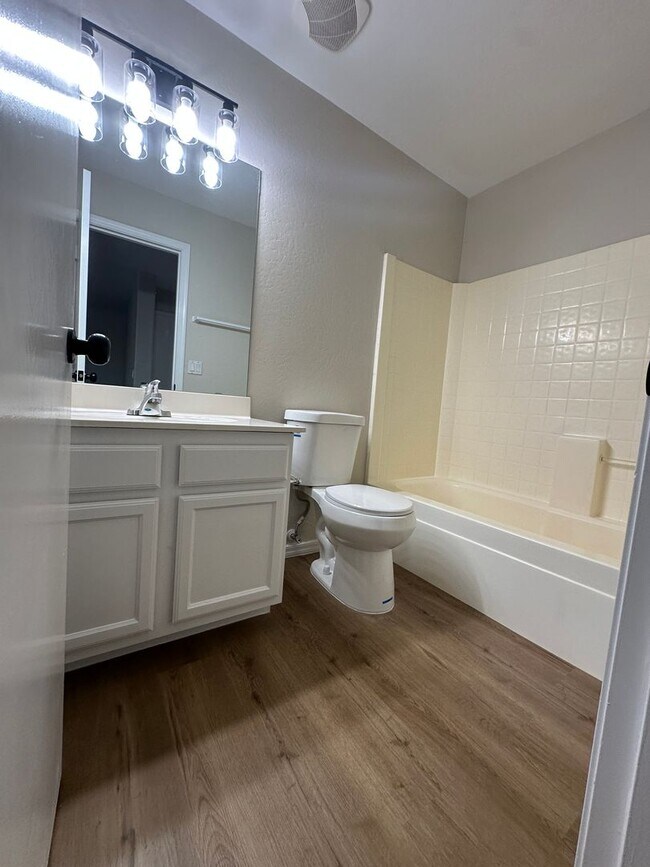 Building Photo - San Tan Valley, 4 bed, 2.5 bath, huge loft, 2300 sqft, 3 car garage