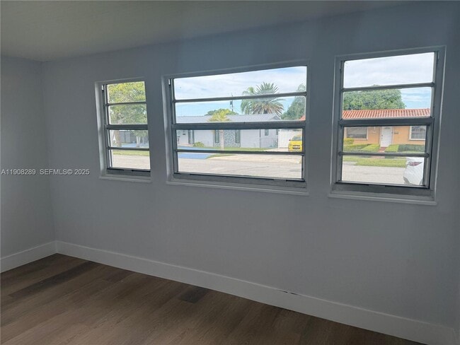 Building Photo - 8242 SW 43rd Terrace