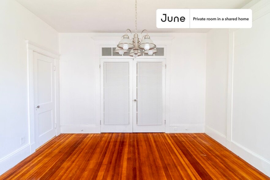 Building Photo - Room in Shared 5 bed/2 bath home