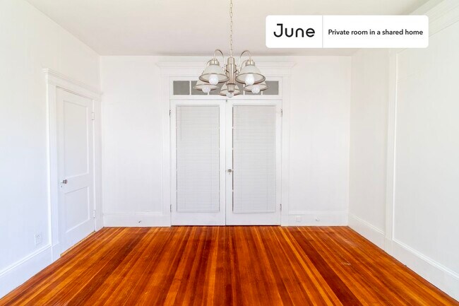 Building Photo - Room in Shared 5 bed/2 bath home